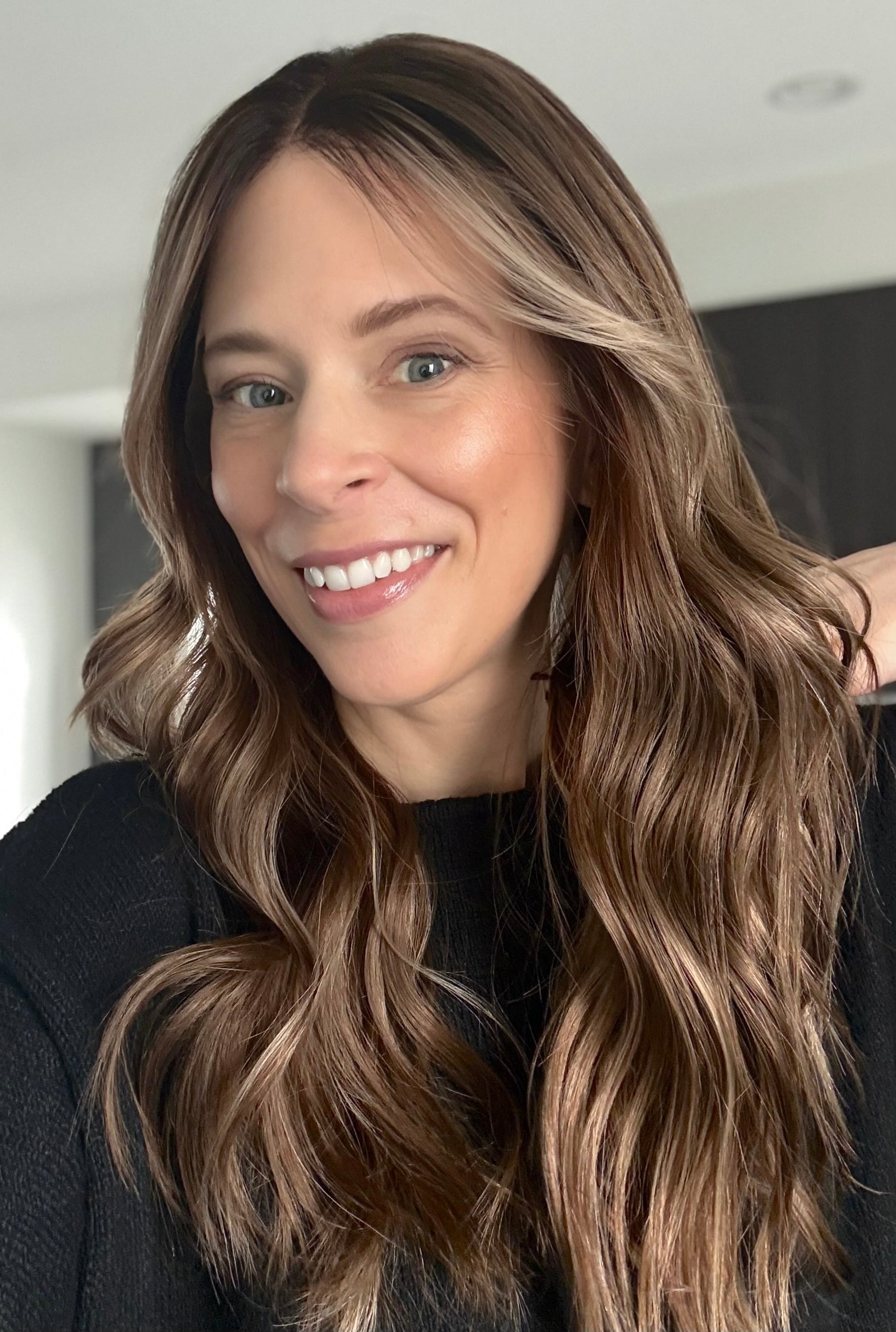 ALAINA 22“ PONY WIG (S)