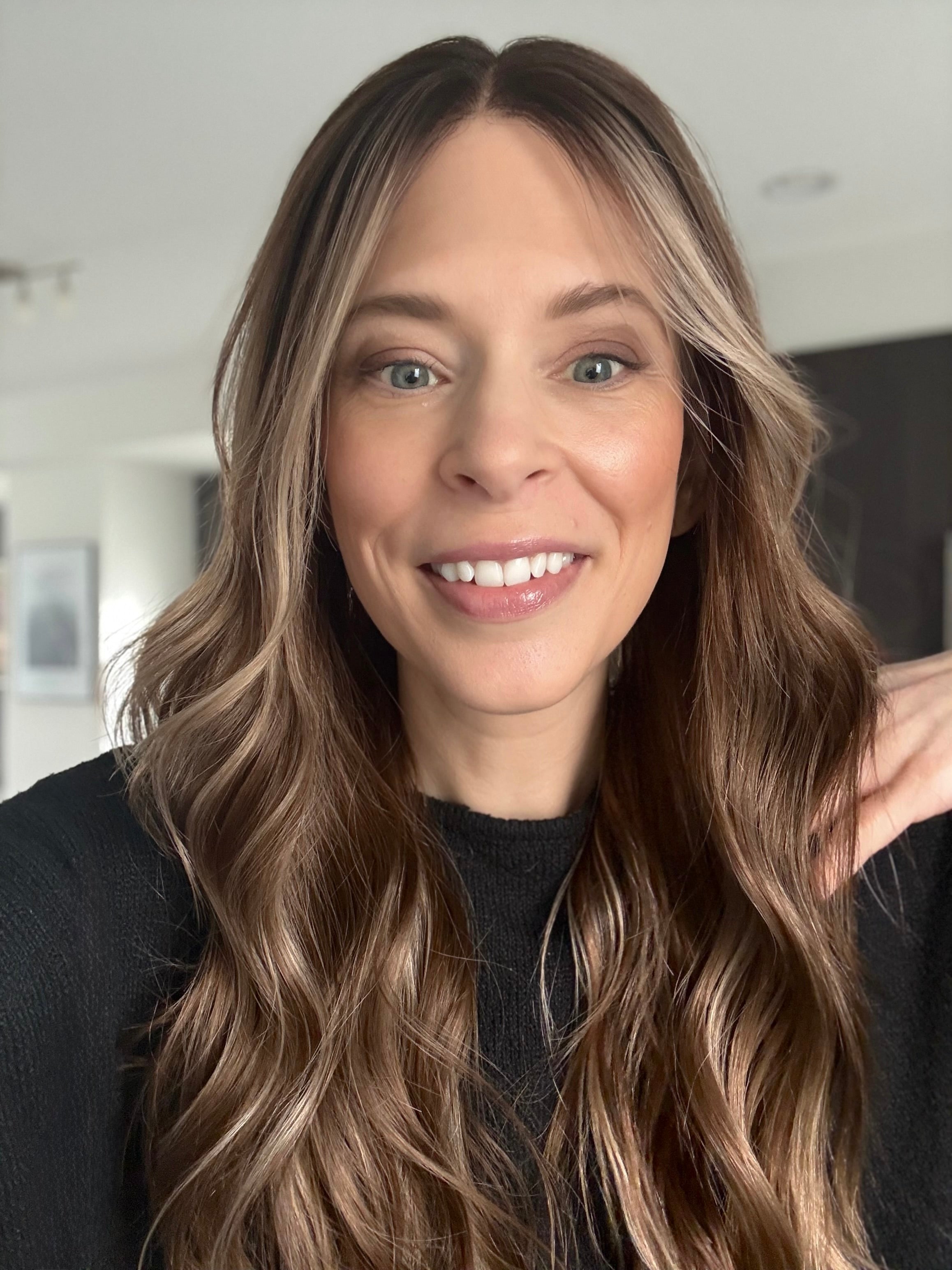 ALAINA 22“ PONY WIG (S)