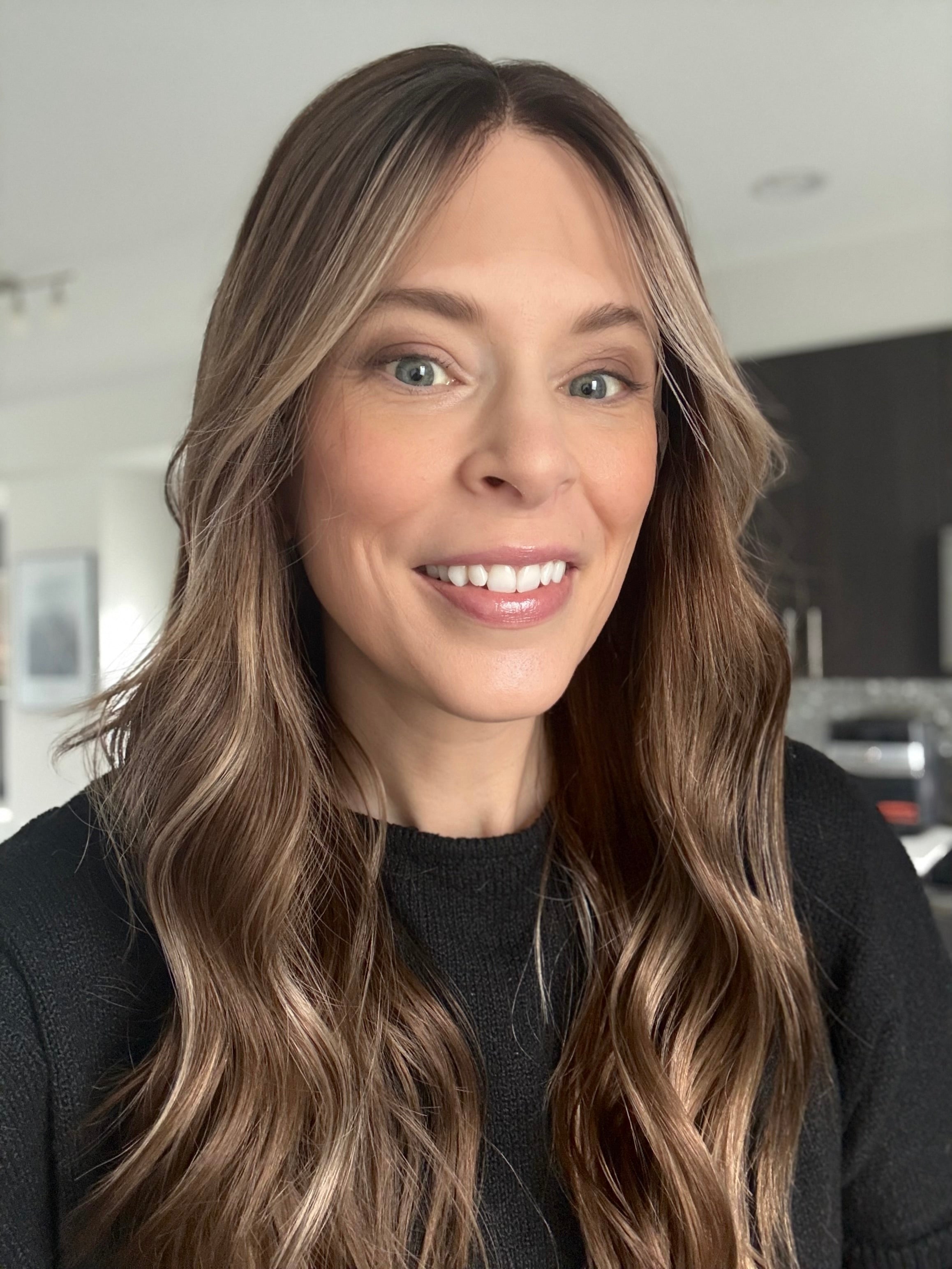 ALAINA 22“ PONY WIG (S)