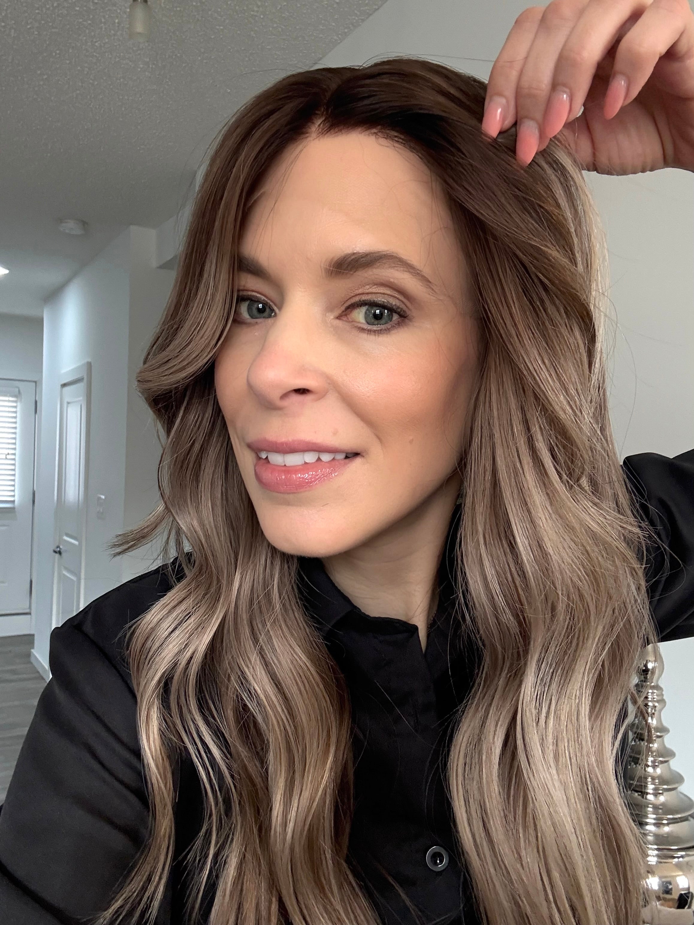 VICKIE 22” PONY WIG (S)