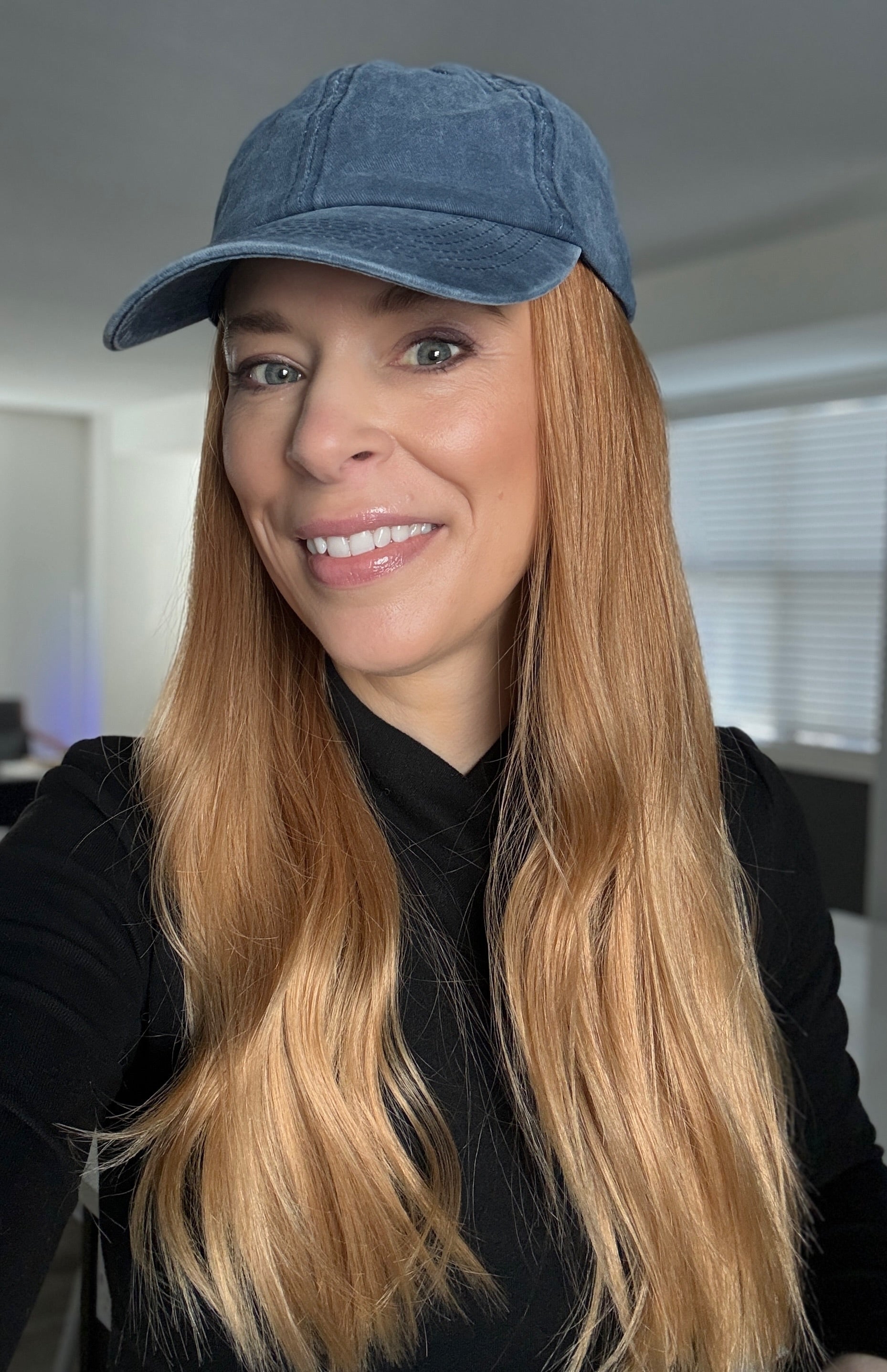 CELIA 22" HAT WIG (M)