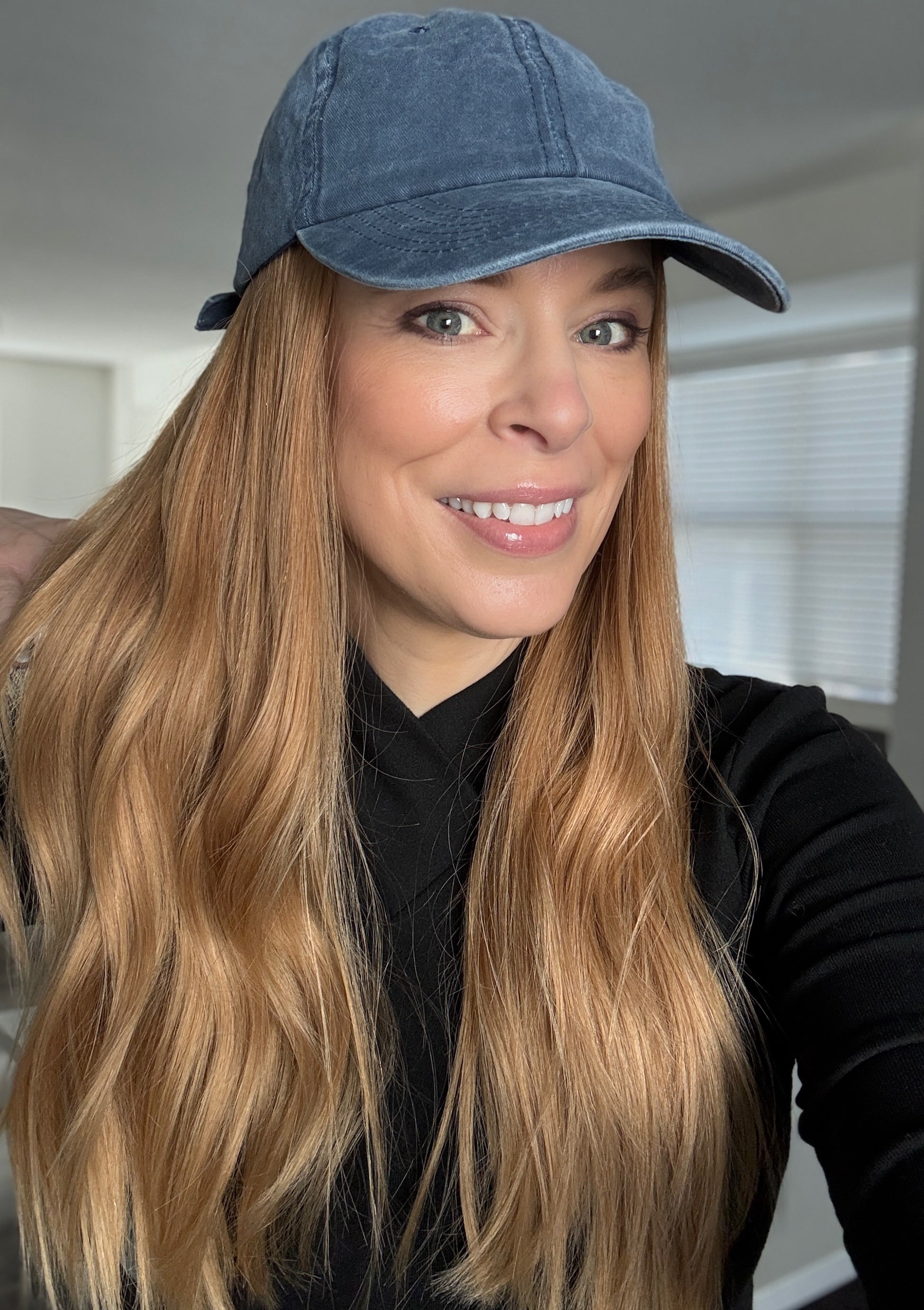 CELIA 22" HAT WIG (M)